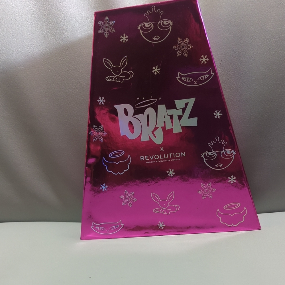 Revolution Bratz Eyeshadow Palette - Pink